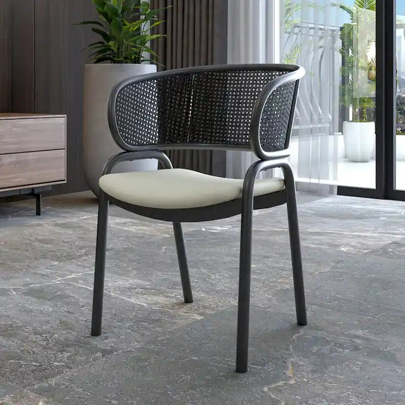Chaise de salle à manger moderne capitonnée avec dossier en rotin et pieds en fer noir