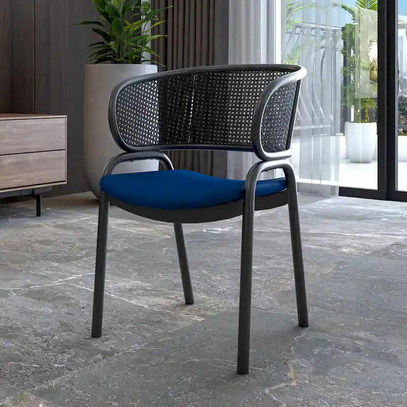 Chaise de salle à manger moderne capitonnée avec dossier en rotin et pieds en fer noir