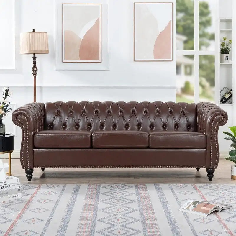 Canapé 3 places Chesterfield de 215 cm avec accoudoirs arrondis, capitonnage et clous décoratifs